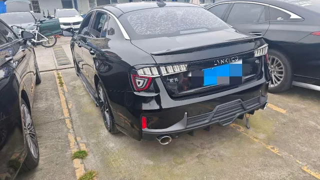 Lynk & Co 03