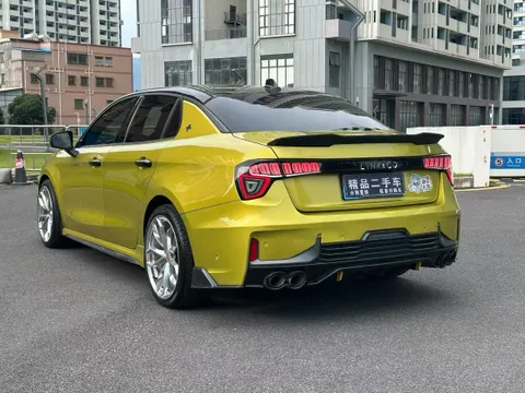 Lynk & Co 03