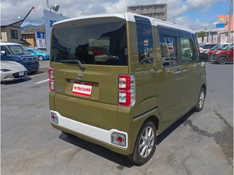 Toyota Pixis Mega