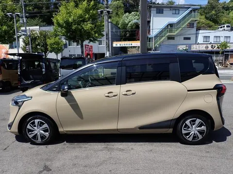 Toyota Sienta