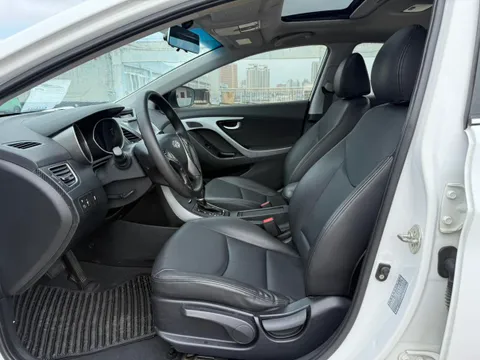 Hyundai Elantra (Avante)