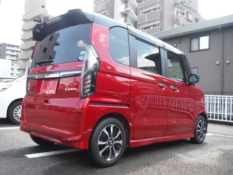 Honda N-BOX Custom
