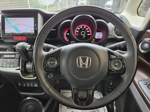 Honda N-BOX Slash