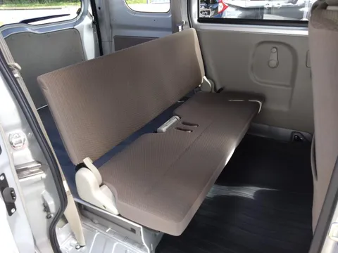 Nissan Clipper Van