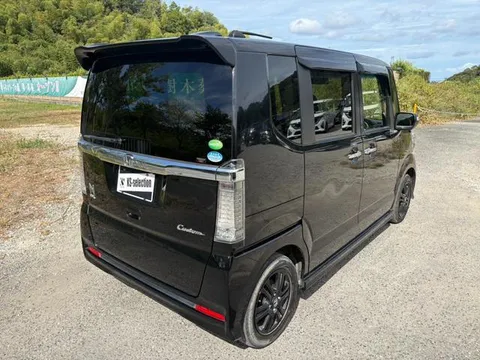 Honda N-BOX Custom