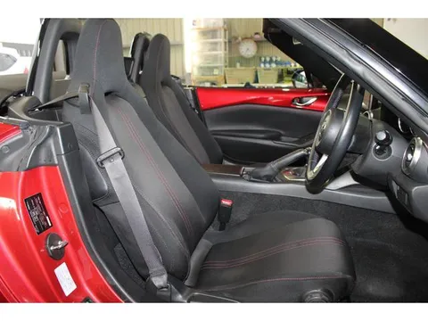 Mazda MX-5 (Roadster)