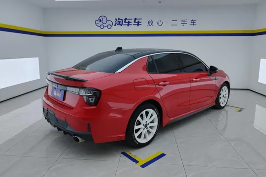 Lynk & Co 03