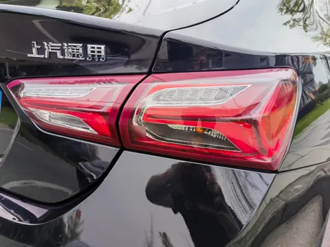 Chevrolet Malibu XL