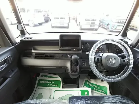 Honda N-BOX Custom