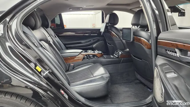 Genesis G90 (EQ900)