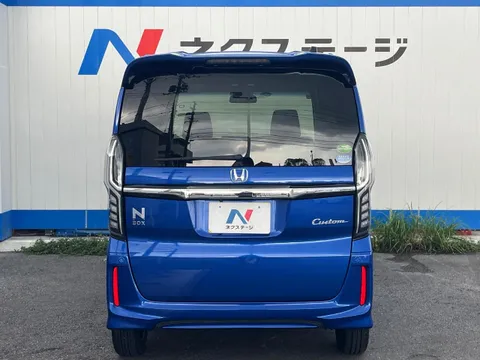 Honda N-BOX Custom