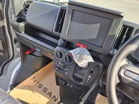 Nissan Clipper Van