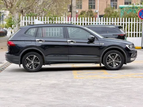 Volkswagen Tiguan L