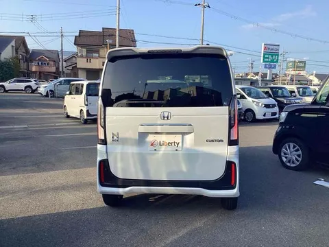 Honda N-BOX Custom
